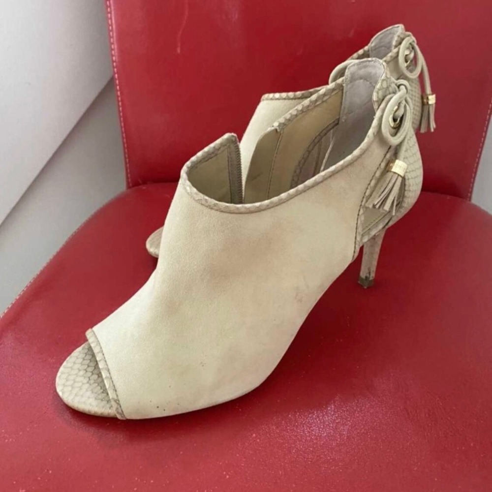 Michael Kors size 9